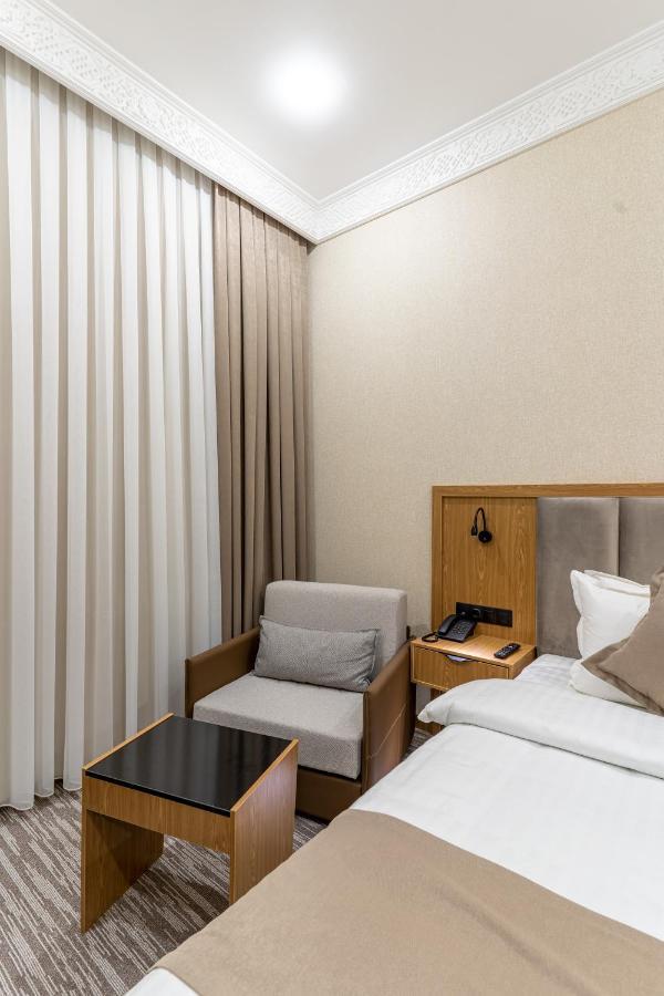 Mirzo Hotel Tasken Kültér fotó