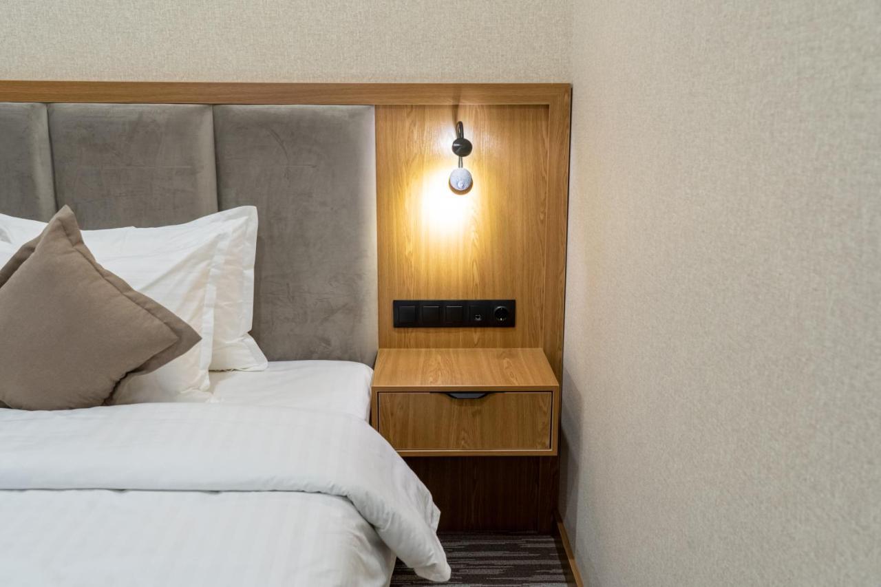 Mirzo Hotel Tasken Kültér fotó