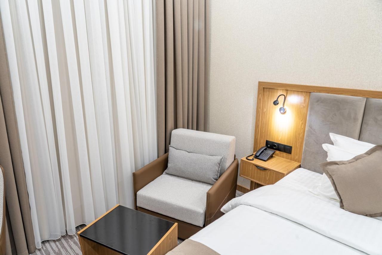 Mirzo Hotel Tasken Kültér fotó