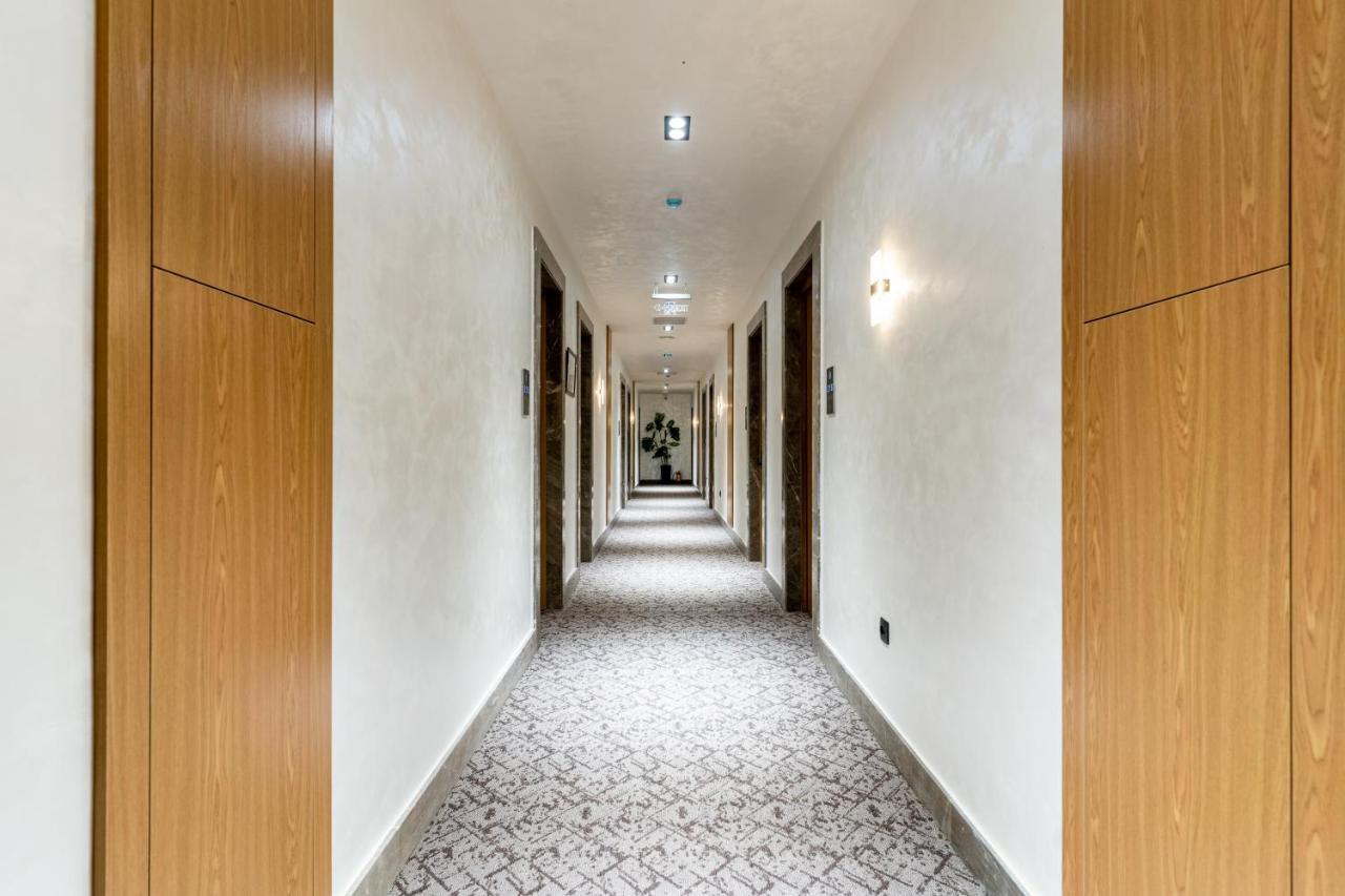 Mirzo Hotel Tasken Kültér fotó