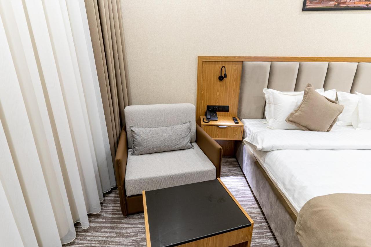 Mirzo Hotel Tasken Kültér fotó