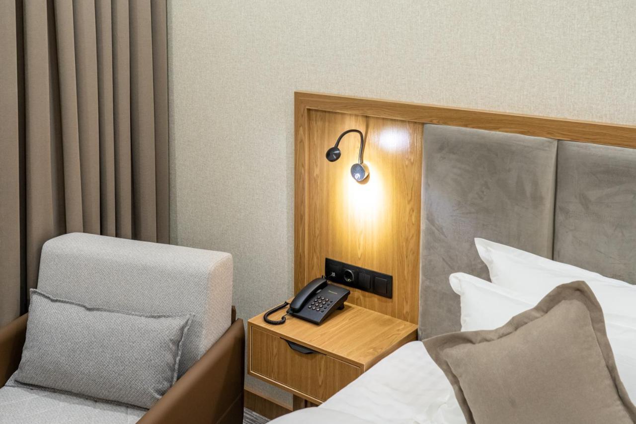 Mirzo Hotel Tasken Kültér fotó